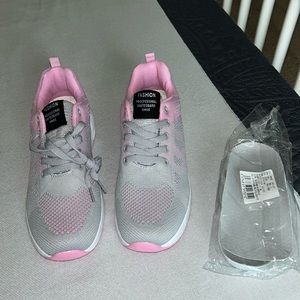 Women’s sneakers with comfort inserts